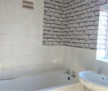 Maplewood Avenue, Deeside, Garden City - Photo 4