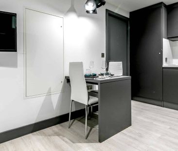 Premium 2 Bed Apartment - Photo 4