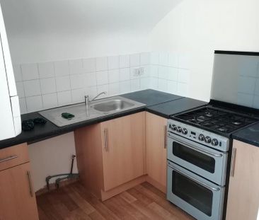4 bedroom flat to rent - Photo 1