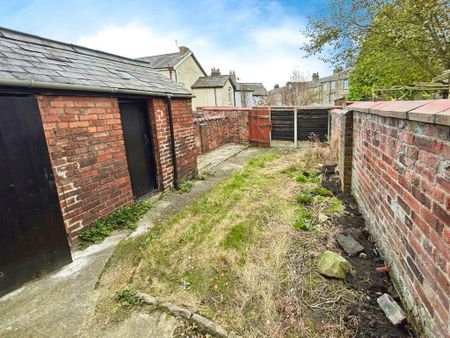 2 bedroom terraced house to rent - Photo 4