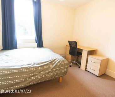 13 Ingleborough Avenue - Photo 3