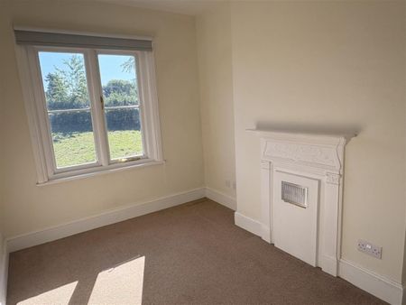 Drake Lane, Dursley - Photo 2