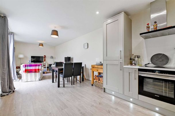 A centrally located two bedroom first floor apartment with private roof terrace. - Photo 1