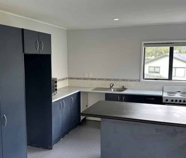 Sunny Elevated Home - Photo 2