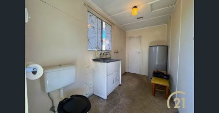 Spacious 4 Bedroom Family Home – Water Included | Brand New Kitchen! - Photo 4