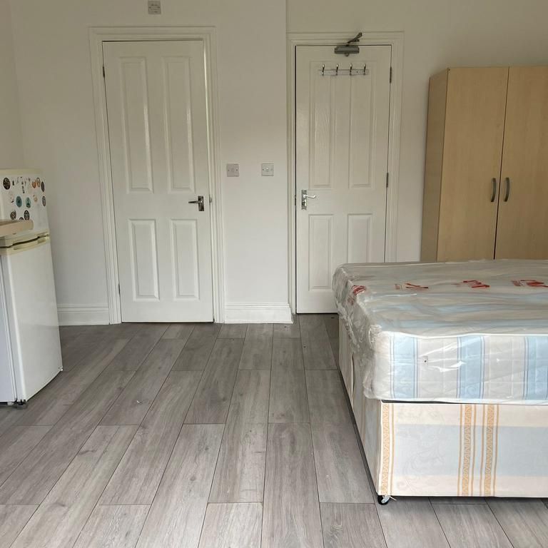 Studio to rent - Photo 1