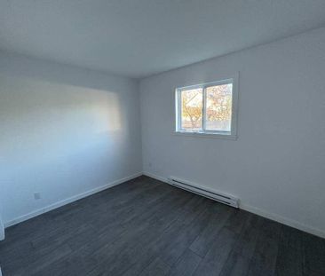 Beau 3 1/2 - Libre immédiatement - Air climatisé - Photo 2