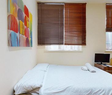 Studio to rent - Photo 1