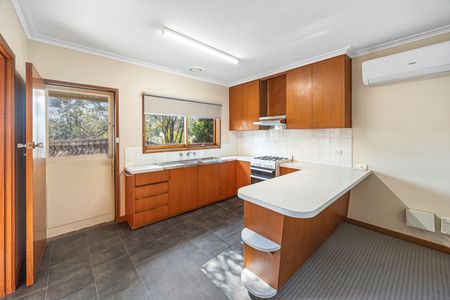 LOW MAINTENANCE ONE BEDROOM UNIT IN BALLARAT NORTH - Photo 3