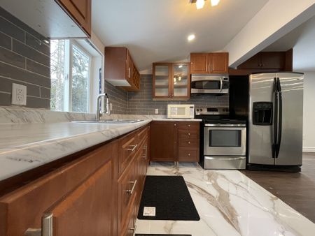 For Lease - 1981 Inglewood Drive, Innisfil, Ontario - Photo 5