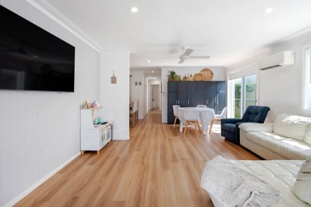 Renovated Three Bedroom Duplex - Photo 5