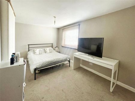2 bedroom end of terrace house to rent - Photo 2