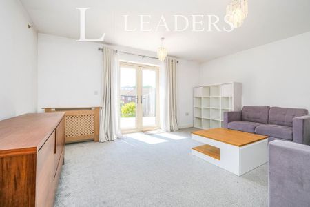 4 bedroom semi-detached house to rent - Photo 2