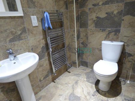 4 bedroom detached house to rent - Photo 5