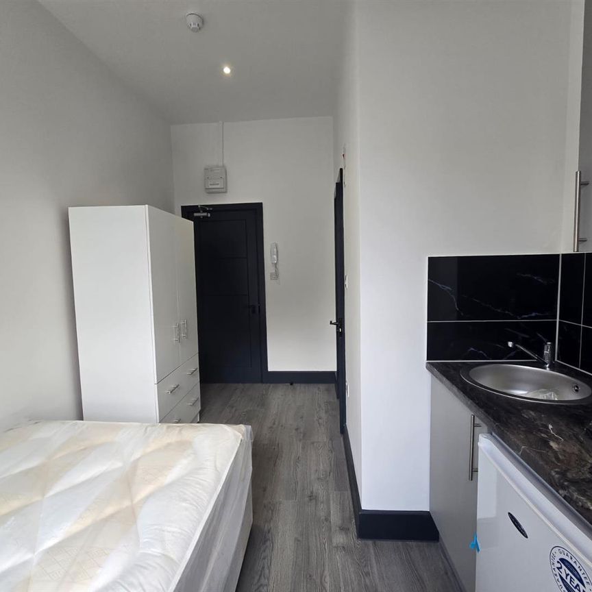 Stoke Newington Road, Hackney, London N16 - Photo 1