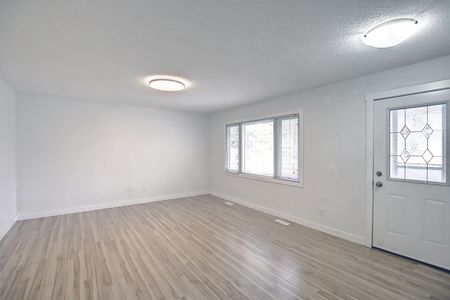 Beautiful 5-Bedroom Bungalow for Rent – 6607 Malvern Road NE Available Jan 1, 2026 - Photo 2