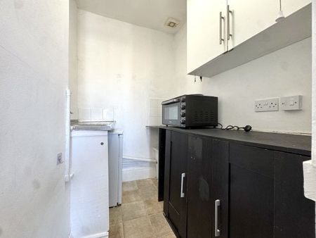 Adelaide Crescent, Hove, BN3 2JH 0 bedroom flat to rent - Photo 2