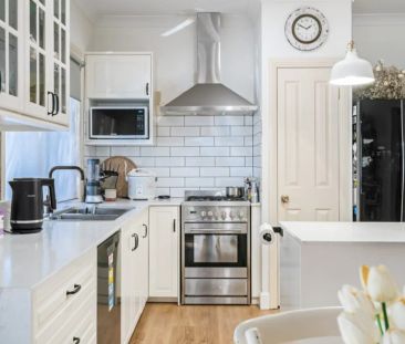 Spacious 4 Bedroom Family Home in the Heart of Mawson Lakes - Photo 5