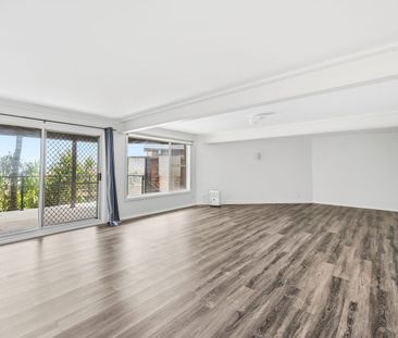 BIG BEAUTIFUL HOME WITH SPECTACULAR VIEWS! - Photo 4