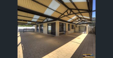 Immaculate 4 Bedroom, 2 Bathroom Family Home in a Quiet, Peaceful Street! - Photo 5