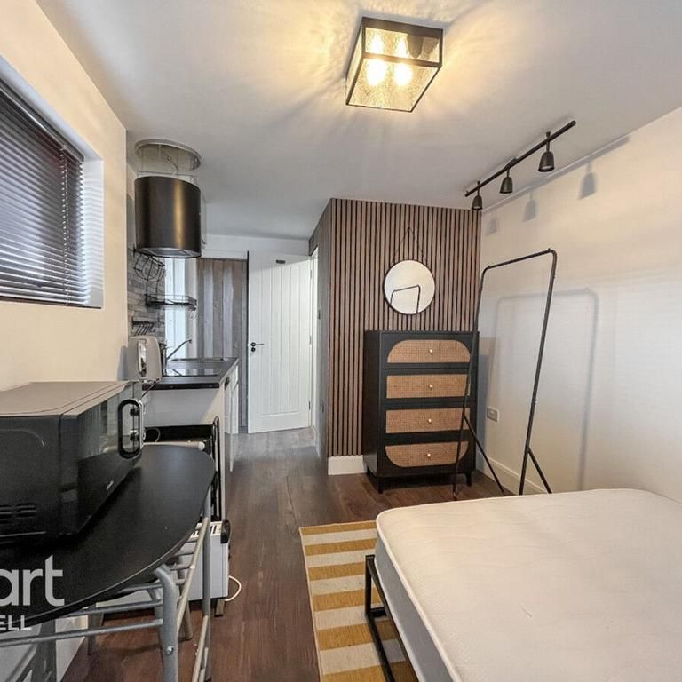 Studio to rent - Photo 1