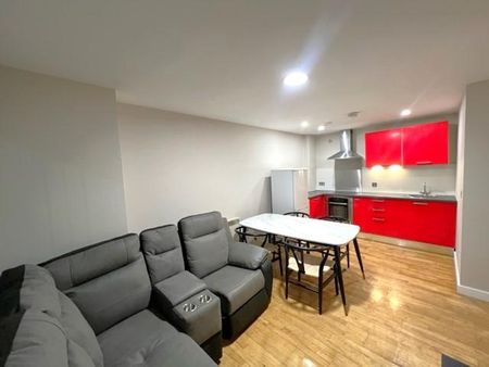 3 bedroom flat to rent - Photo 2