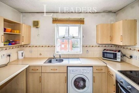Yew Tree Court, Leamington Spa, Warwickshire, CV31 - Photo 2