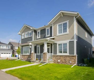 3 Bed, 2.5 Bath modern and spacious home with attached 2 car garage... - Photo 1