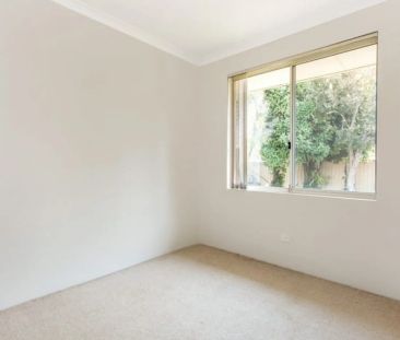 4 Bedroom, 2 Bathroom Family Home in Murdoch - Photo 5