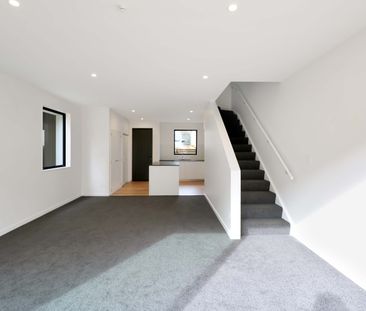 Architecturally Designed Three-Bedroom Townhouse – Karori - Photo 3