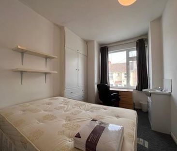 6 bedroom house to rent - Photo 3