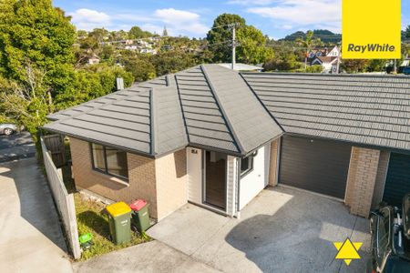 Comfort and Convenience Near Titirangi Village - Photo 3