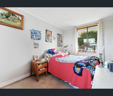 Sunny two bedroom home - Photo 6