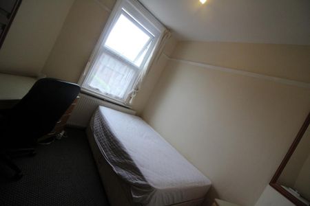 3 bedroom terraced house to rent - Photo 3