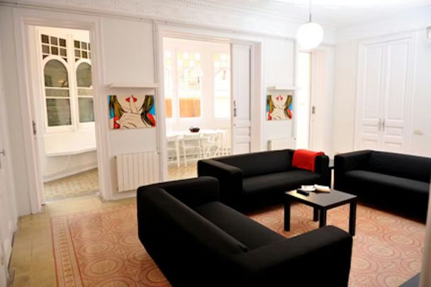 Carrer de Mallorca, Barcelona, Catalonia - Photo 1