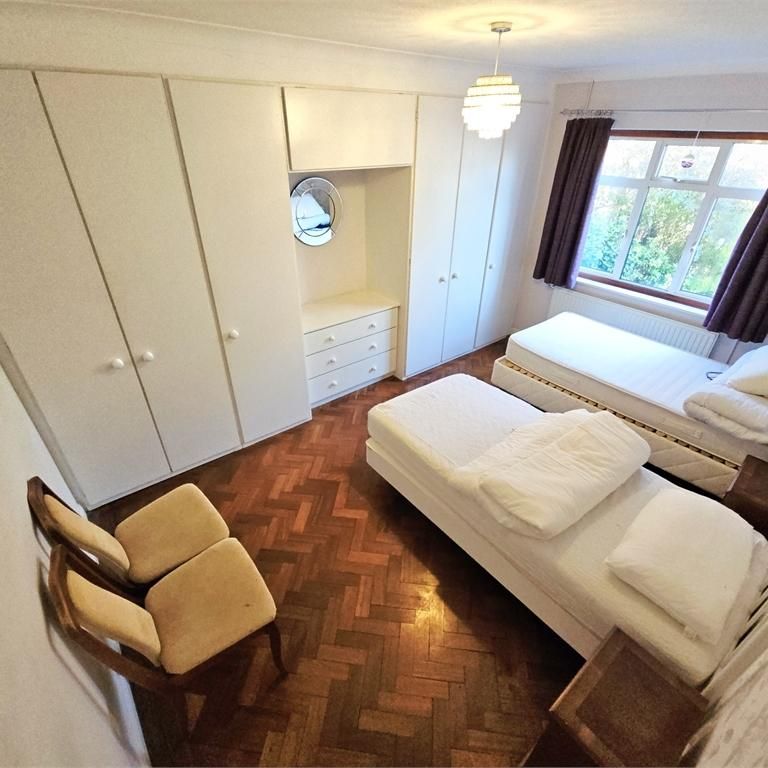 3 bedroom semi-detached bungalow to rent - Photo 1