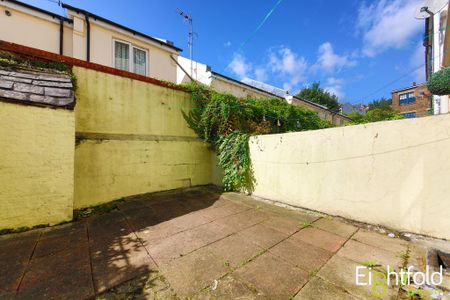 4 bedroom terraced house to rent - Photo 5