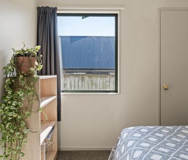 Welcome to this spacious and versatile 4-bedroom rental home. - Photo 5