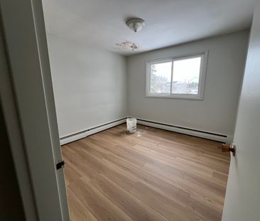 23 Theresa Crescent - Unit 9 - 2 bed, 1 bath **HALF OFF FIRST MONTH... - Photo 3