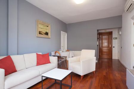 Carrer de Jesús, Barcelona, Catalonia 08012 - Foto 2