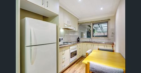 Highly sought after location, large and spacious 2 bedroom unit with carport and rear access. - Photo 3