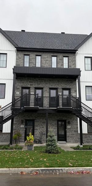 Beau et grand 5 1/2 à louer - Photo 1