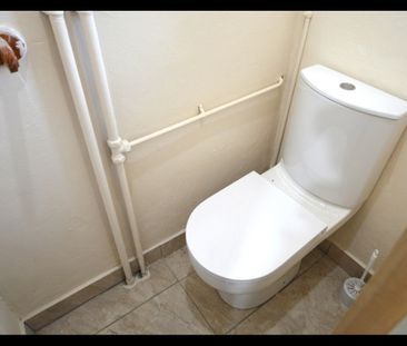 4 Bed Flat, Monkton House, E5 - Photo 6