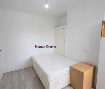 Greenleaf Road, East Ham, E6 - Photo 2