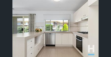 Beautifully Maintained Family Home - Photo 4