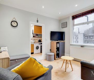 3 bedroom flat to rent - Photo 4