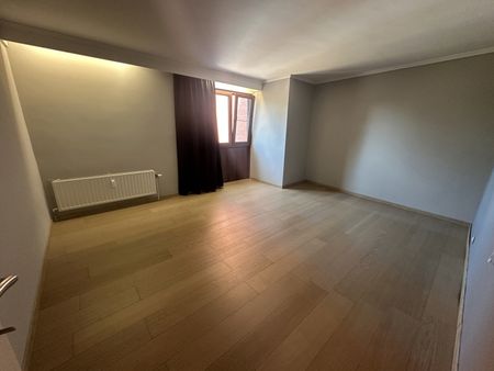 Gezellig en ruim appartement met zicht op de markt - Foto 3