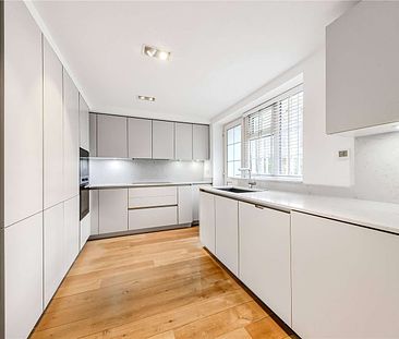 5 bedroom townhouse in the heart of St Johns Wood with off street parking - Photo 4