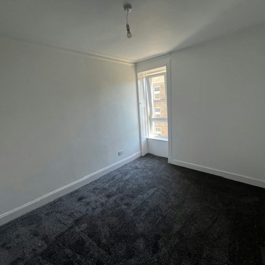 Flat to rent on - Photo 1