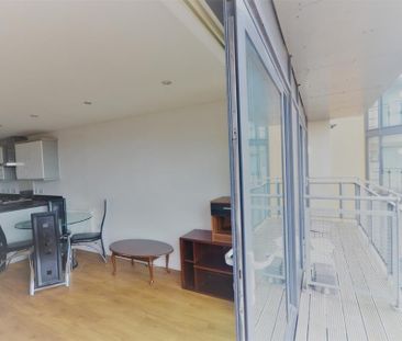 2 bedroom flat to rent - Photo 2